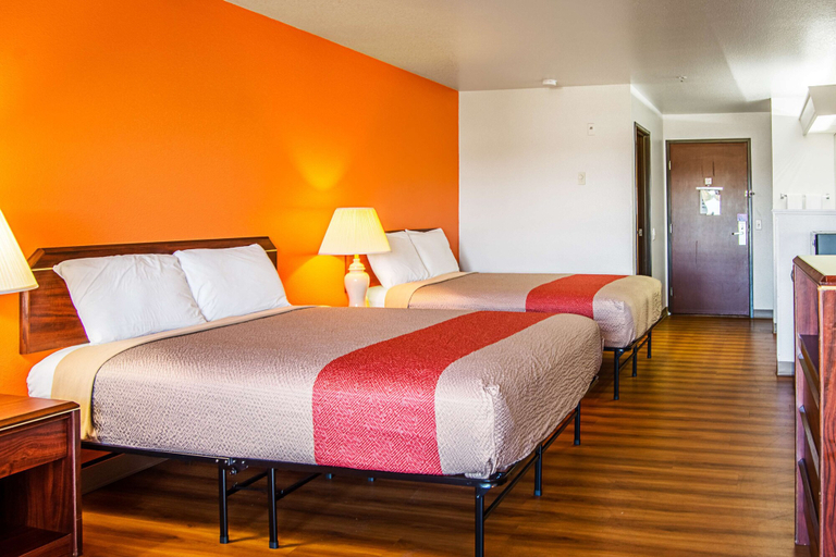 Bedroom 4, Motel 6 Newport, OR, Lincoln