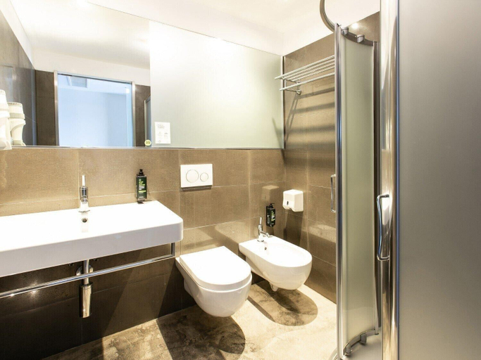 Bathroom 4, B&B Hotel Savona, Savona
