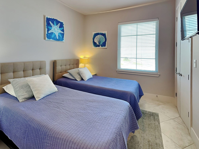 Bedroom, Queen of Diamonds by Ryson Vacation Rentals, Galveston