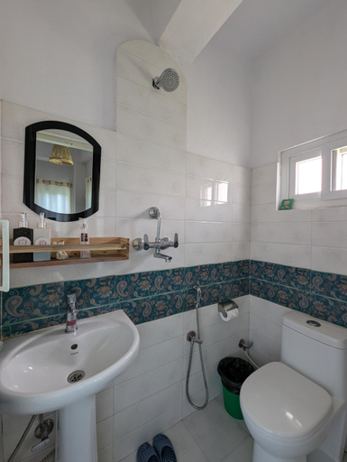 Bathroom 3, Indralok Hotel and Sky Garden, Gandaki