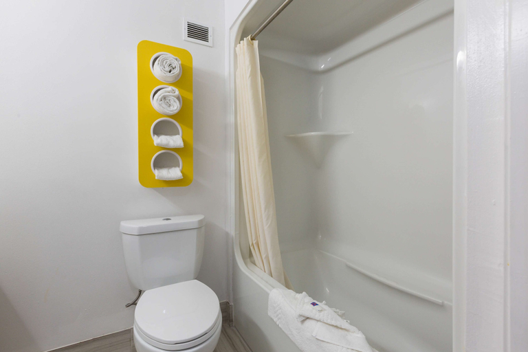 Bathroom 5, Motel 6 Suwanee, GA - Gwinnett Center, Gwinnett