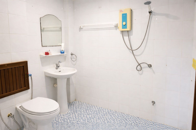 Bathroom 2, Hill Side Patong, Phuket Island