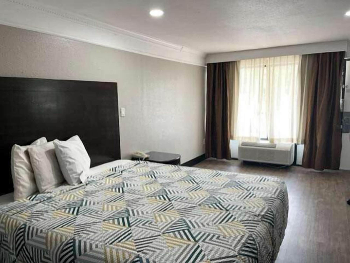 Bedroom 3, Studio 6 Suites Hinesville, GA, Liberty