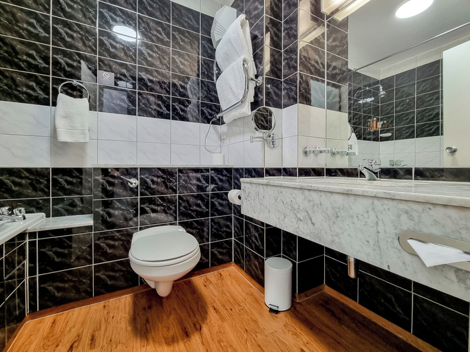 Bathroom 5, Cedar Court Bradford, Bradford