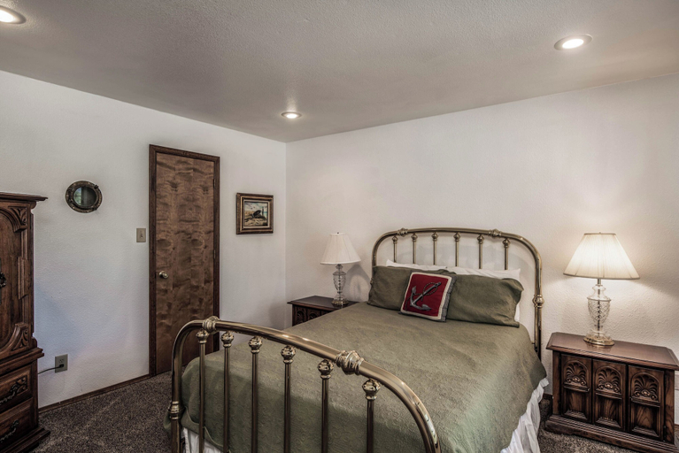 Bedroom 3, Christi and Don's Nuthouse by Ruidoso Vacation Rentals, Lincoln