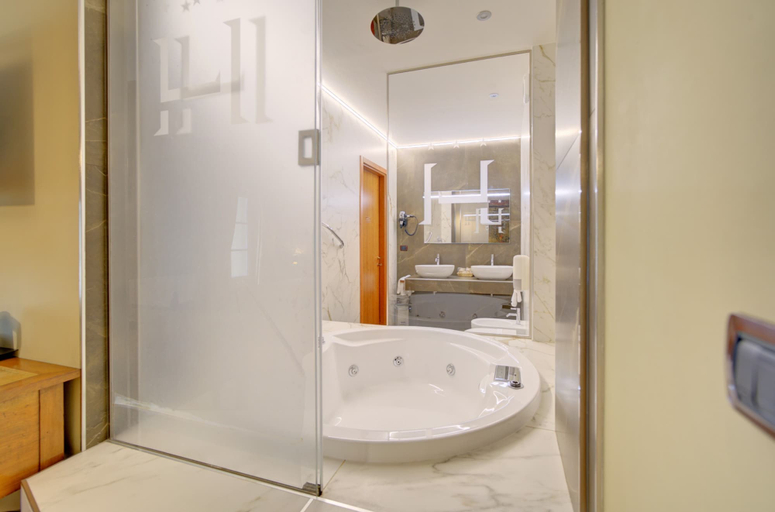 Bathroom 5, Hotel Liberty, Torino