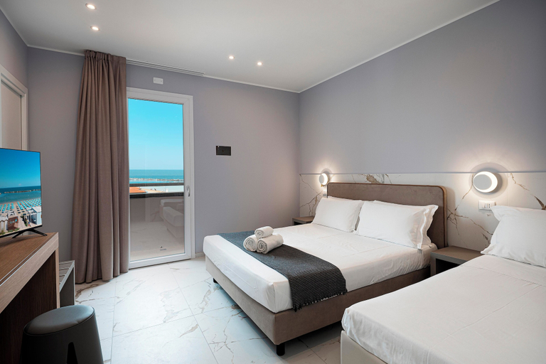 Bedroom 5, HOTEL COLA FRONTEMARE, Rimini