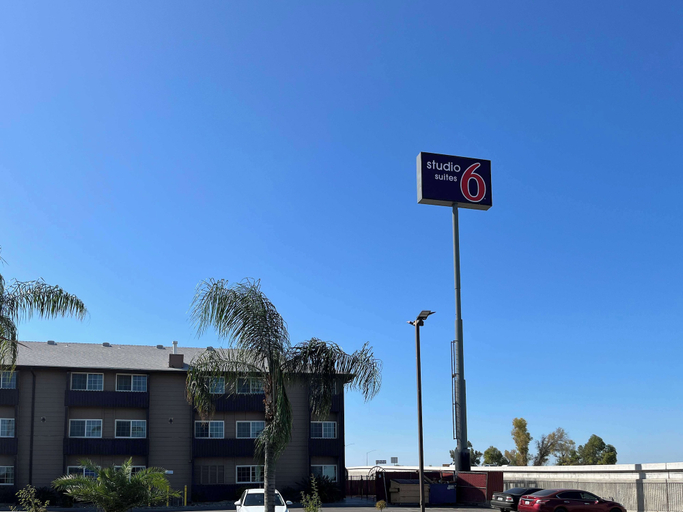 Exterior & Views 1, Studio 6 Suites Delano, CA, Kern