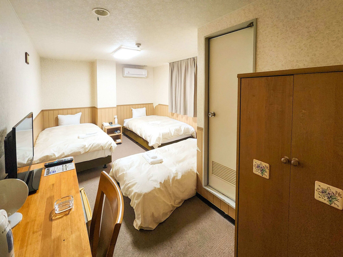 Bedroom 3, Hotel Himeji Hills, Himeji