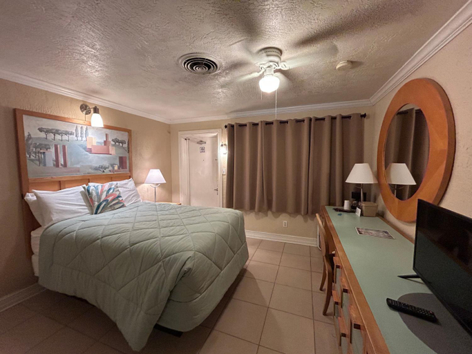 Bedroom 2, Sea Vista Motel, Volusia