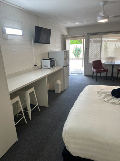 Bedroom 2, Vineland Motel, Mildura - Pt A