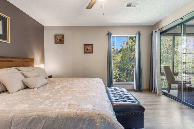 Bedroom 3, Golf View Peek-a-boo, Taney