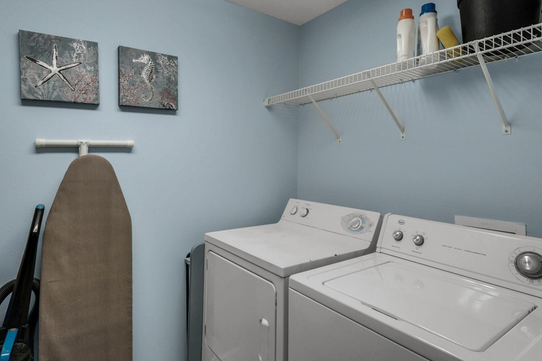 Bathroom 3, Celadon 309, Bay