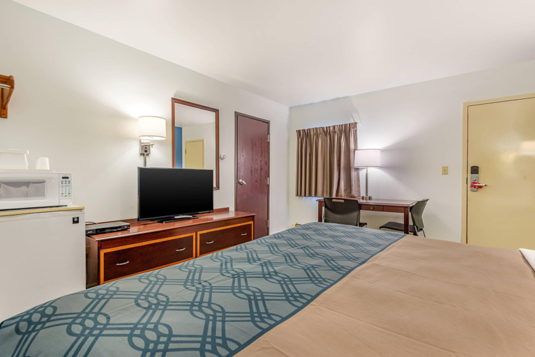 Bedroom 4, Econo Lodge Saint Albans, Franklin