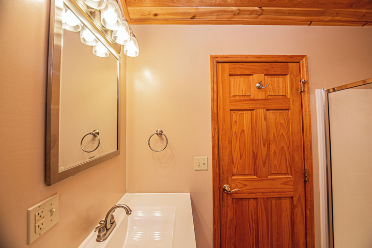Bathroom 4, Rocky Adventures by Taylor Made Deep Creek, Garrett