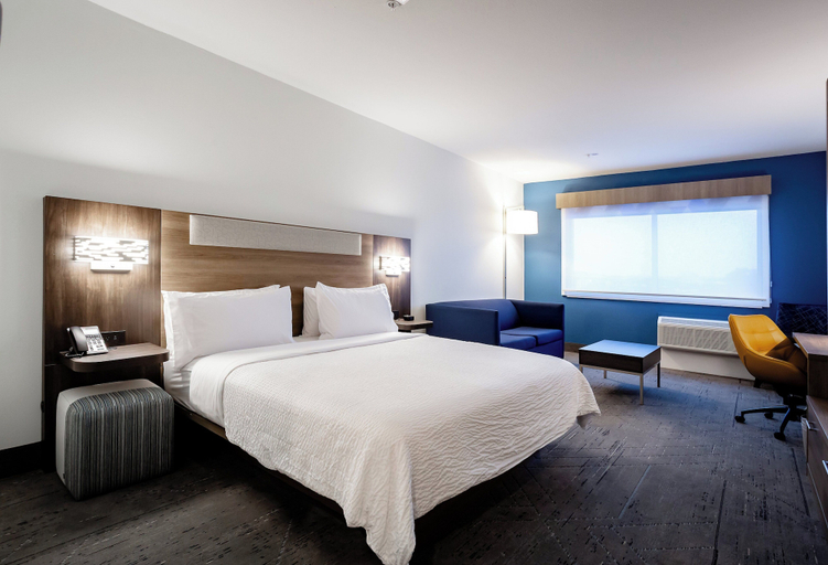 Bedroom 2, Holiday Inn Express & Suites WACO DOWNTOWN by IHG, McLennan