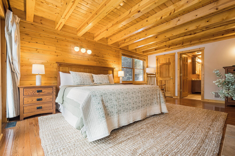 Bedroom 2, Grand Chestnut Lodge by Taylor Made Deep Creek, Garrett