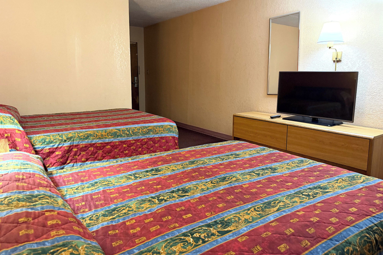 Bedroom 3, Red Carpet Inn & Suites Lima, Allen