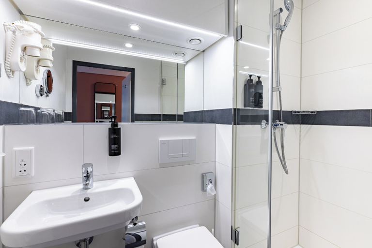 Bathroom 5, Garner Hotel OSNABRÜCK by IHG, Osnabrück