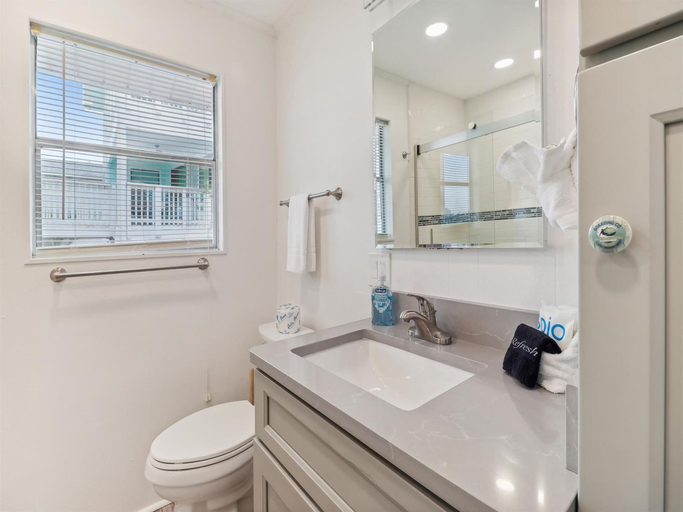 Bathroom, Peggy's Hideaway by Ryson Vacation Rentals, Galveston