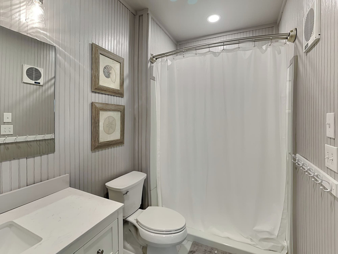 Bathroom 3, Knot A Care by Miss Kitty’s, Aransas