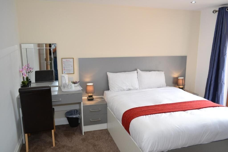 Bedroom 3, Heathrow Travellers Hub, London