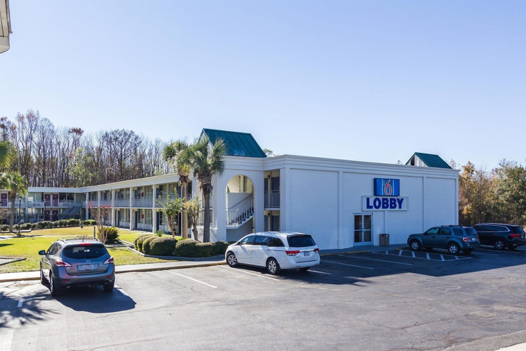 Exterior & Views 2, Motel 6 Townsend, GA, McIntosh
