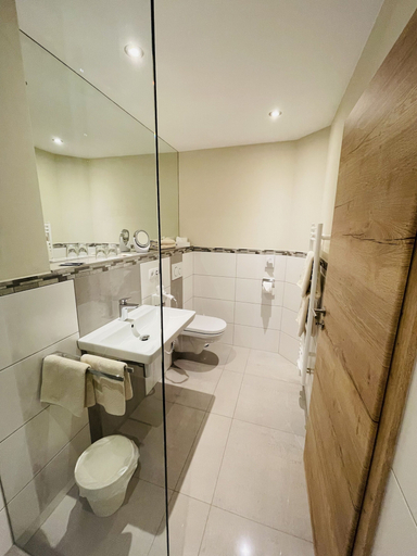 Bathroom 5, Weinbergs Loge, Cochem-Zell