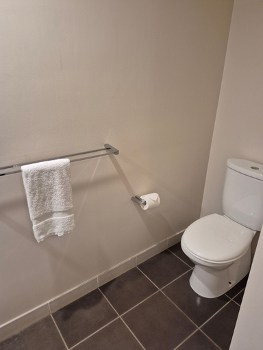 Bathroom 4, Sovereign Resort Hotel, Cook