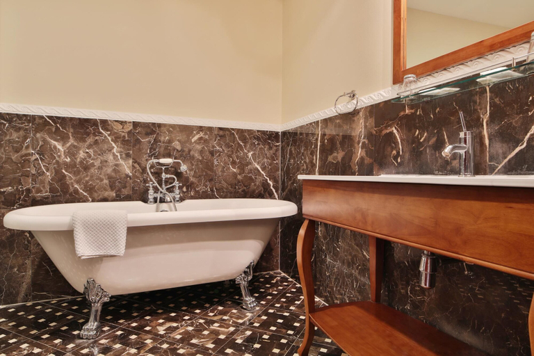 Bathroom 5, Sun Palace Wellness Hotel, Cheb