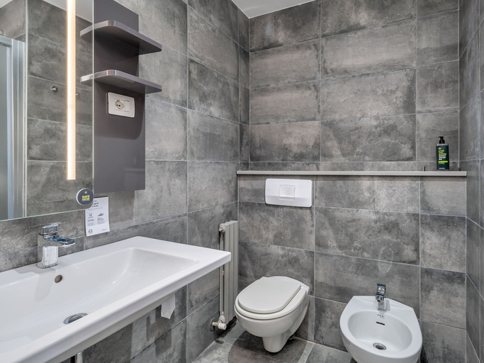 Bathroom 4, B&B Hotel Milano Ornato, Milano