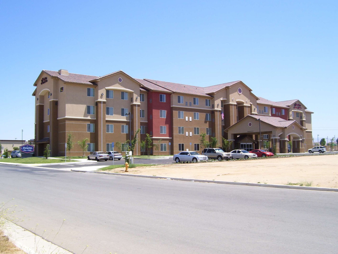 Exterior & Views 2, Hampton Inn & Suites Bakersfield North-Airport, Kern