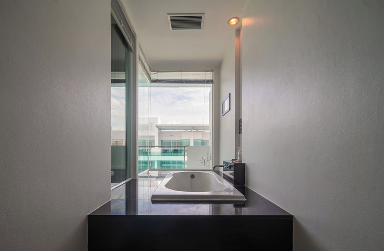 Bathroom 5, The Old Phuket Karon Resort, Phuket Island