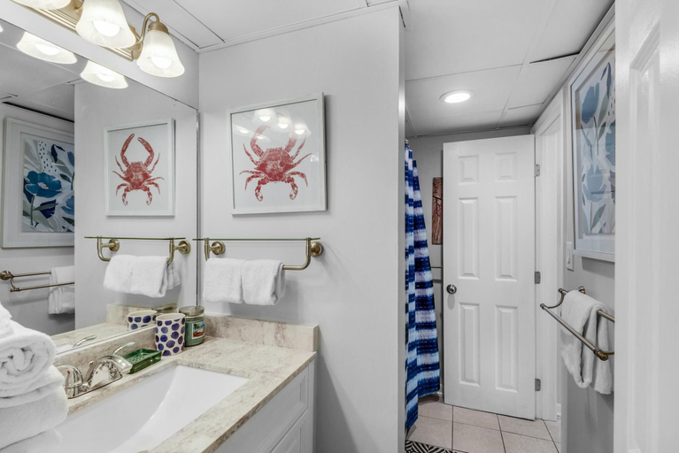 Bathroom 3, Sunbird 609e, Bay