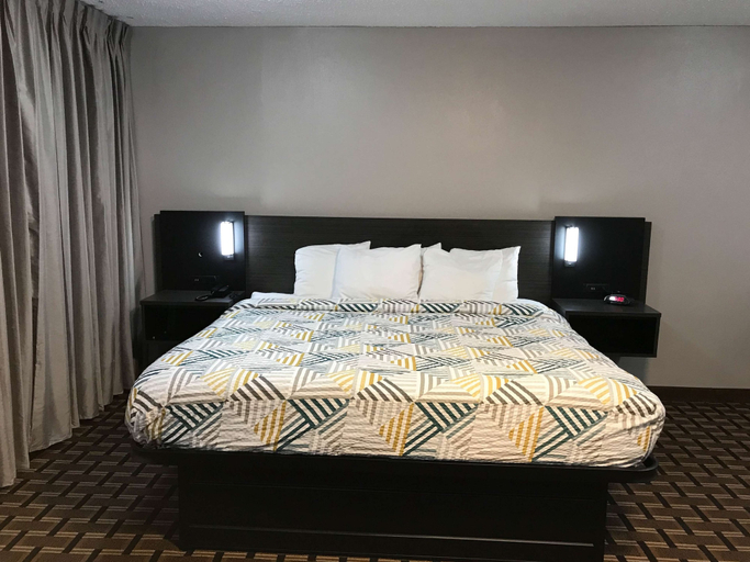 Bedroom 4, Studio 6 Suites Tupelo, MS - North, Lee