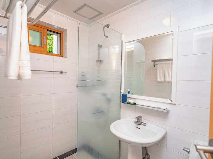 Bathroom 4, Fourseason Pension, Seogwipo