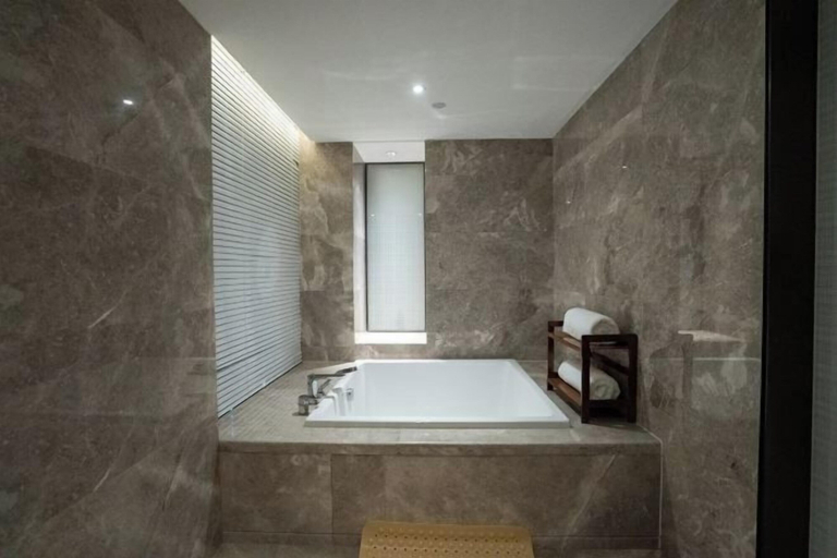 Bathroom 4, Bai Hua Ting International Hotel, Jinan