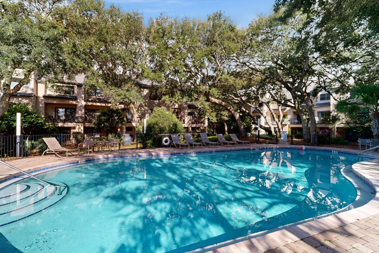 Pool 5, Beachfront Condo With Outdoor Pool, Patio & Washer/dryer - Dog-friendly, Nassau