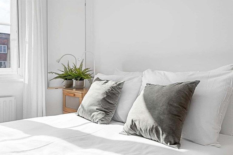 Bedroom 3, Beautiful Three-bedroom House in Richmond, London