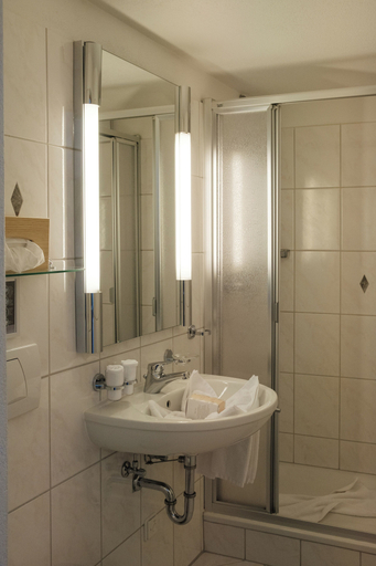 Bathroom 4, Hotel Bernina Pontresina, Maloja