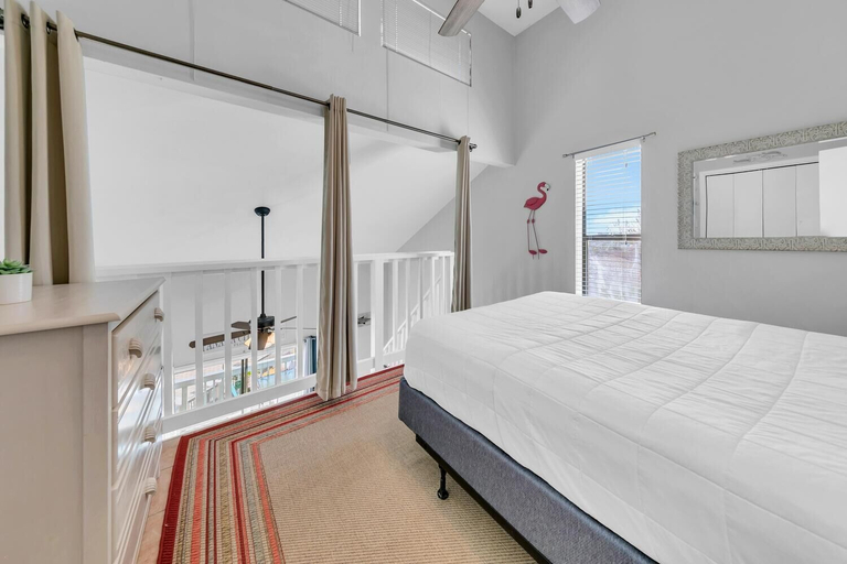 Bedroom 1, Endless Summer F9, Bay