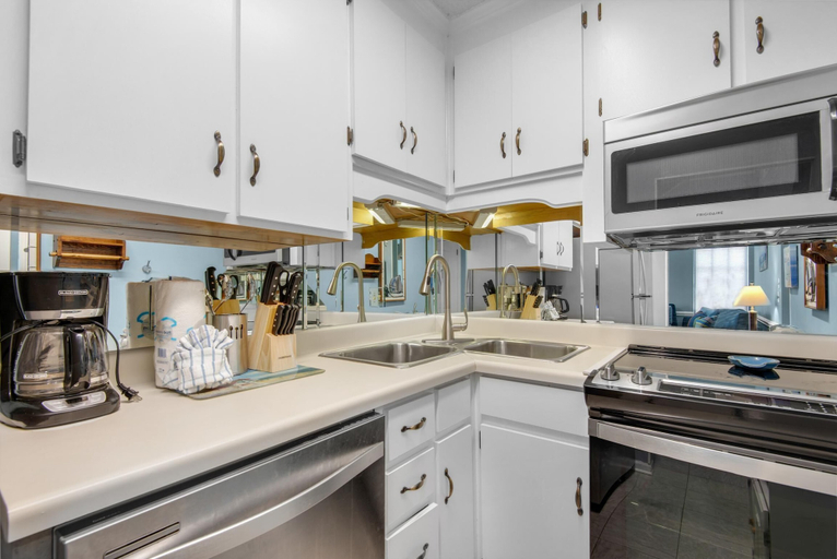 Others 5, Horizon South 51B, Bay