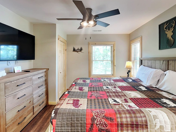 Bedroom 1, Cj's Mountain Lodge by Taylor Made Deep Creek, Garrett