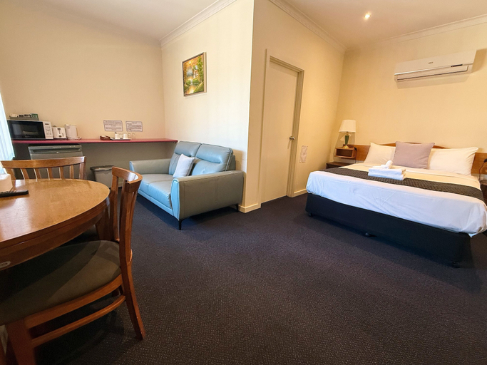 Bedroom 2, Lakeside Motel Waterfront, E. Gippsland - Bairnsdale