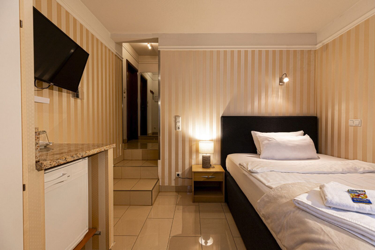 Bedroom 3, Gasper Business & Garden Hotel, Groß-Gerau