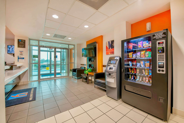 Food & Drinks 5, Motel 6 Eagle Pass, TX - Lakeside, Maverick