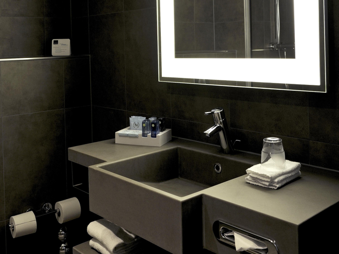 Bathroom 4, Novotel Den Haag World Forum, Den Haag