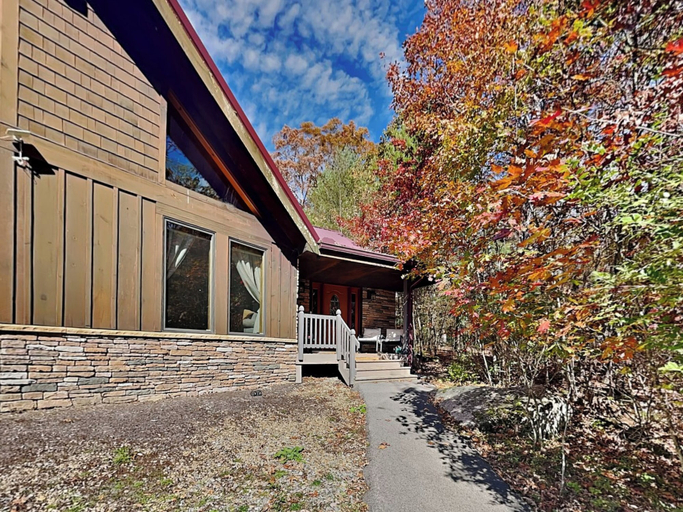 Exterior & Views 2, Bearly Beehaven by Taylor Made Deep Creek, Garrett