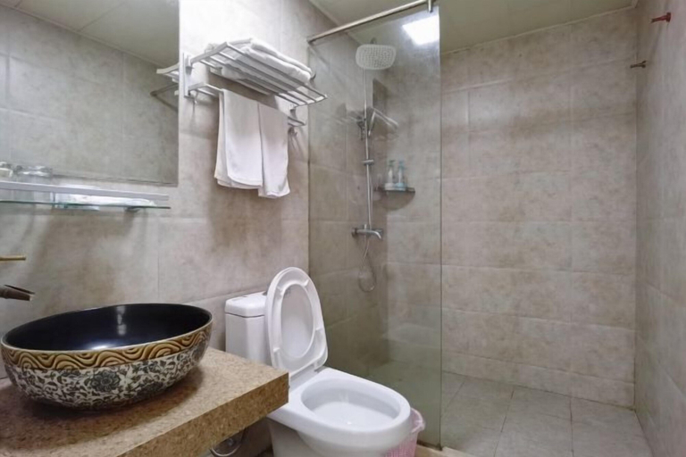 Bathroom 5, Jingjiang Hotel, Taizhou