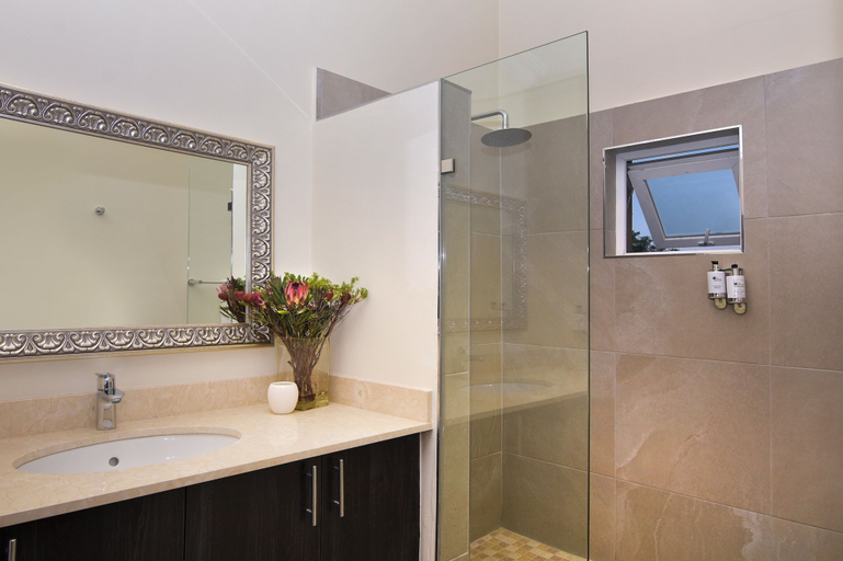 Bathroom 3, Sandown Guesthouse, City of Johannesburg